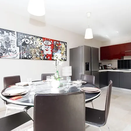 Apartment 3 Bedrooms: 200m From Croisette *
