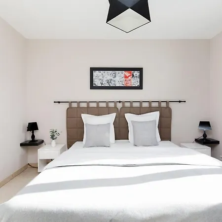 3 Bedrooms: 200m From Croisette Lejlighed