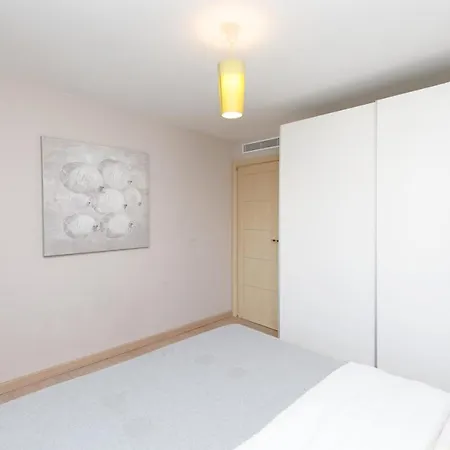 3 Bedrooms: 200m From Croisette